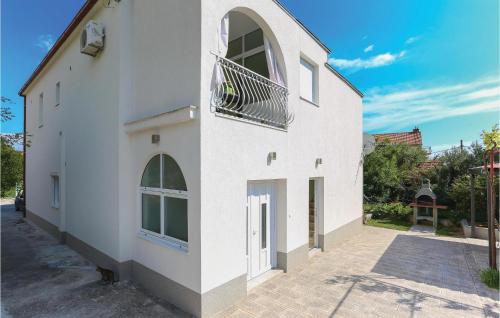 Apartment Kastel Stari 96 With Outdoor Swimmingpool