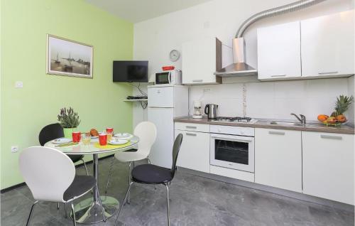 Apartment Kastel Stari 96 With Outdoor Swimmingpool