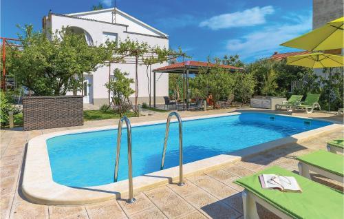 Apartment Kastel Stari 96 With Outdoor Swimmingpool
