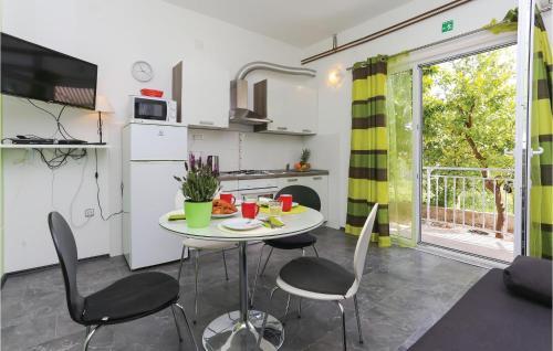 Apartment Kastel Stari 96 With Outdoor Swimmingpool