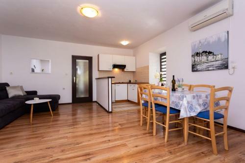 Two-bedroom Apartment Malinska Near Sea