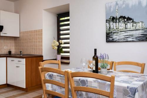 Two-bedroom Apartment Malinska Near Sea
