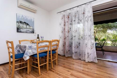 Two-bedroom Apartment Malinska Near Sea