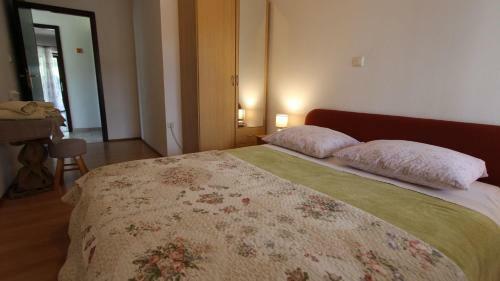 Two-bedroom Apartment Malinska Near Sea