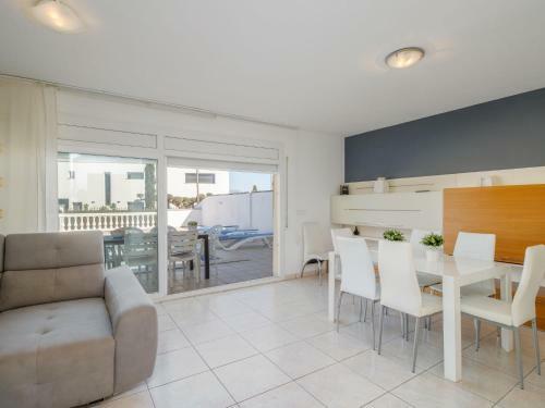 Three-bedroom Villa Empuriabrava Girona 1
