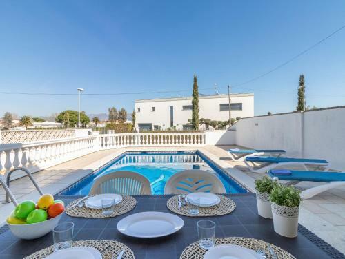 Three-bedroom Villa Empuriabrava Girona 1