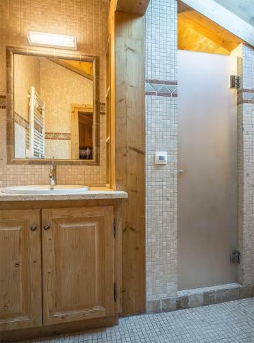 Yeti Lodge Chalets