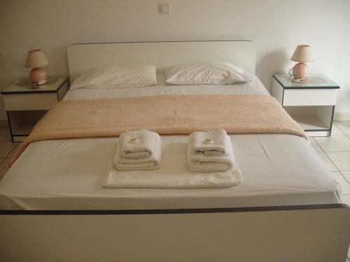 Aris Apartments