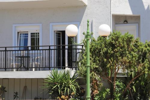 Aris Apartments