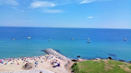 Carmen Seaview And Beach Apartment