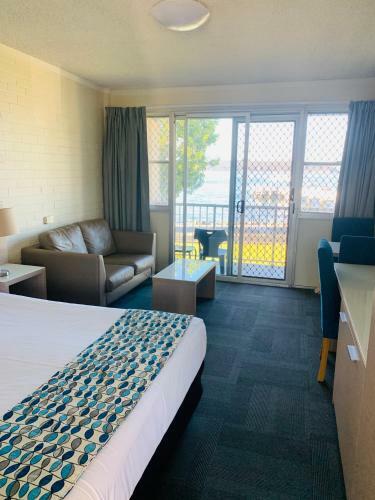 Zorba Waterfront Motel