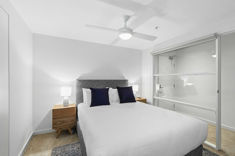 Melbourne Holiday Apartments Flinders Wharf