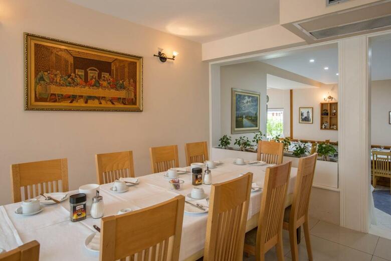 Hotel Dina