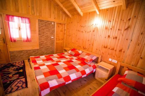 Kamp Tara 87