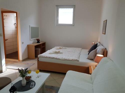 Hostal Zizi Guest House
