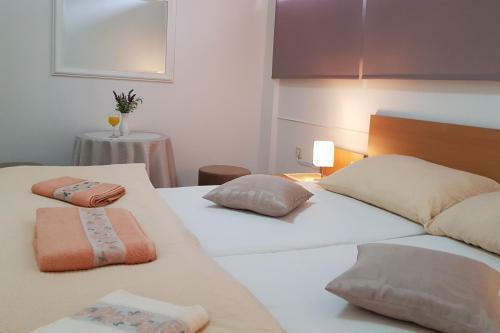 Hostal Zizi Guest House