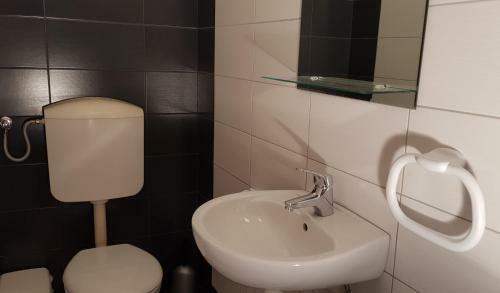 Hostal Zizi Guest House
