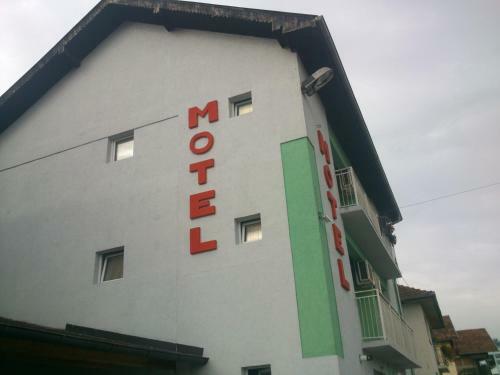 Motel Aura