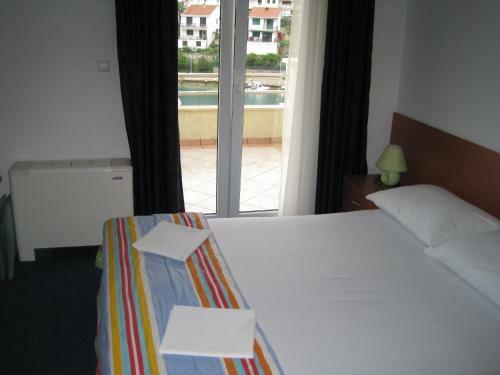 Hostal Villa Obad Guest House