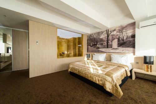 City Hotel