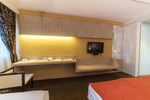 City Hotel