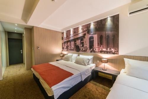City Hotel