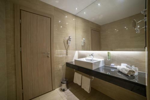 City Hotel