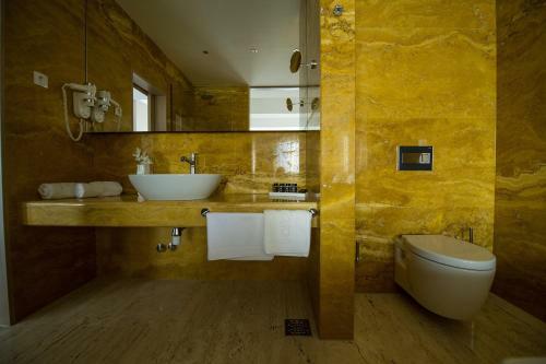 City Hotel