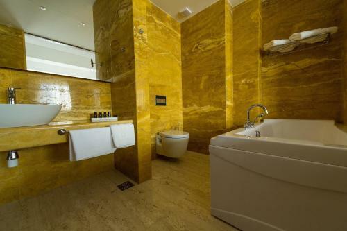 City Hotel