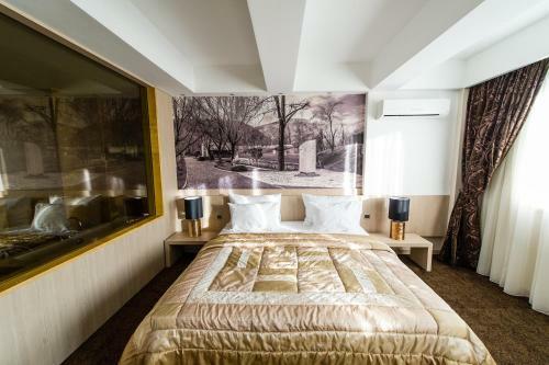City Hotel