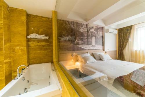 City Hotel
