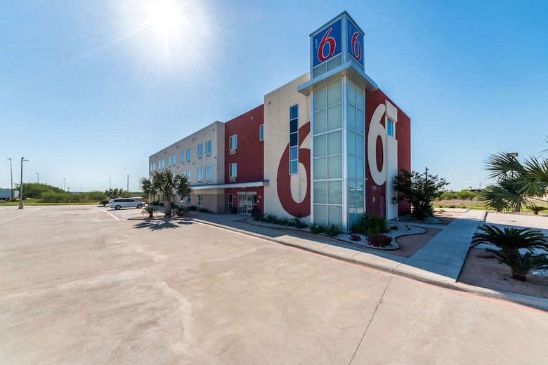 Motel 6 Three Rivers