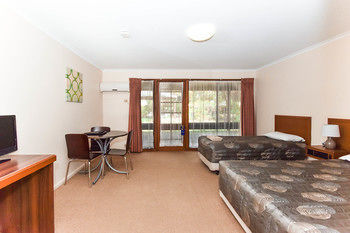 Motel River Country Inn