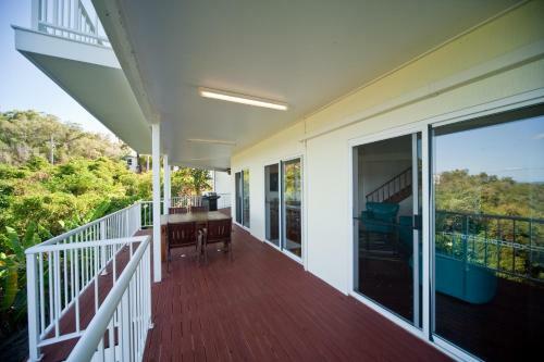 Passage Avenue - Shute Harbour