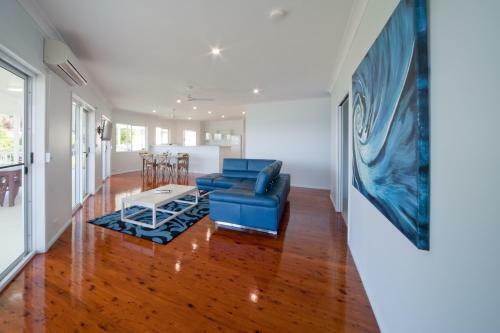 Passage Avenue - Shute Harbour