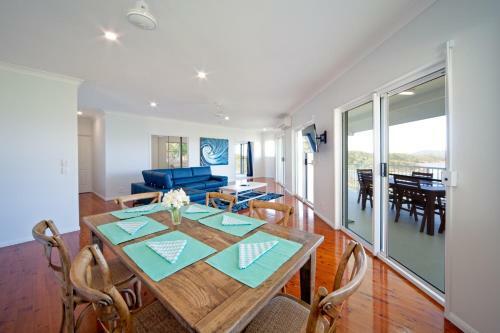 Passage Avenue - Shute Harbour