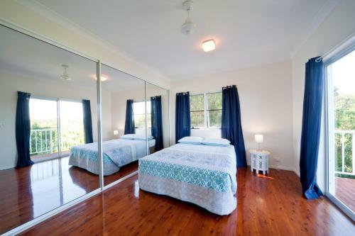 Passage Avenue - Shute Harbour