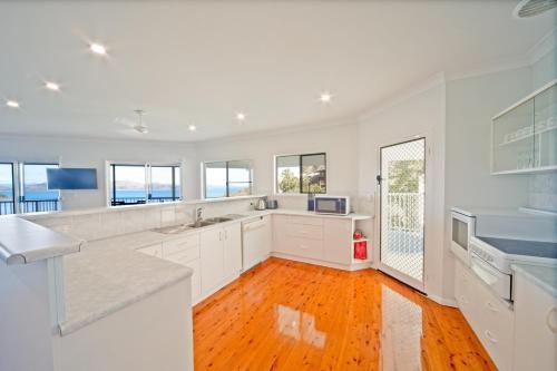 Passage Avenue - Shute Harbour
