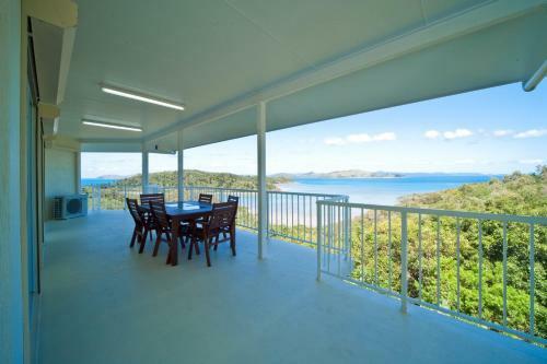 Passage Avenue - Shute Harbour