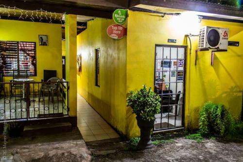 Hostal Tonys Guest House