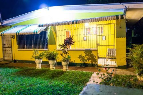 Hostal Tonys Guest House