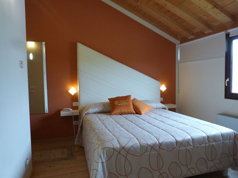 Hotel C� Zane Martin