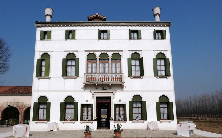 Hotel C� Zane Martin