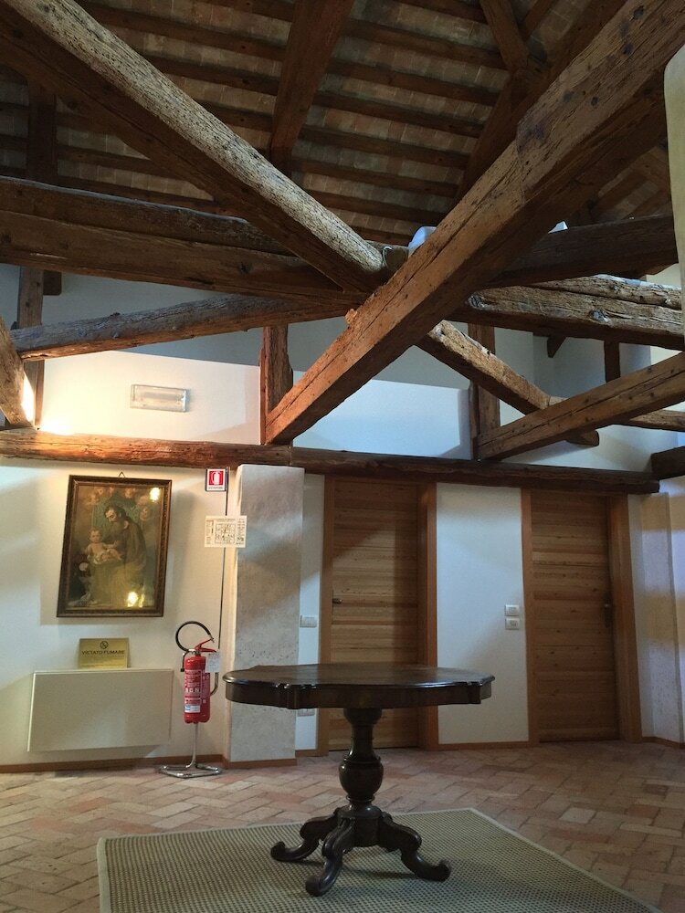 Hotel C� Zane Martin