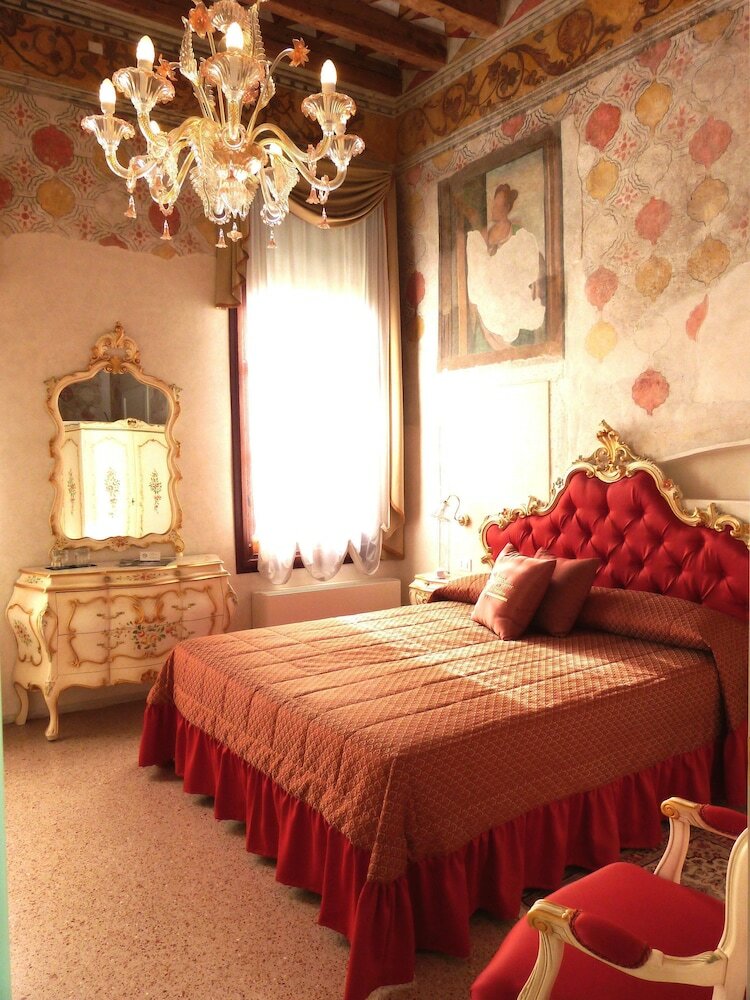 Hotel C� Zane Martin