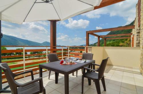 Sarnico Halldis Apartments