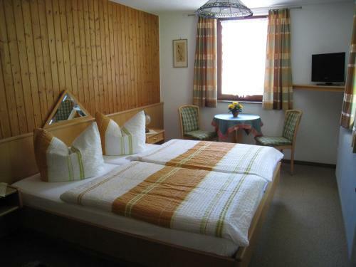 Hostal Gasthaus Pension Donish�usle