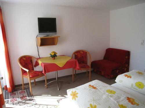 Hostal Gasthaus Pension Donish�usle