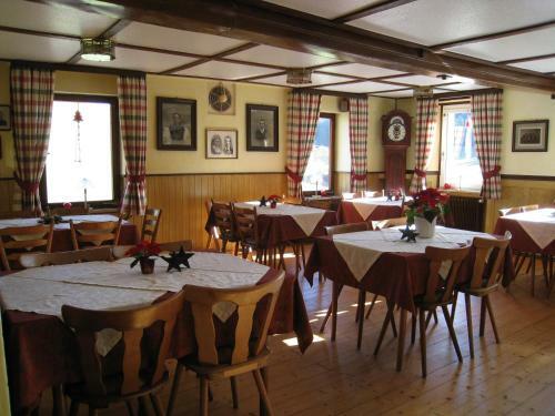 Hostal Gasthaus Pension Donish�usle