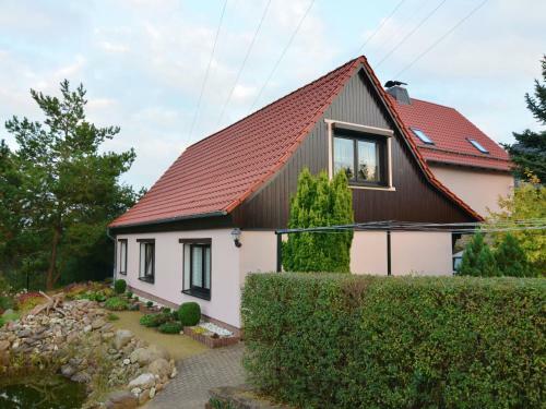 Cozy Apartment In Wienrode With Pond